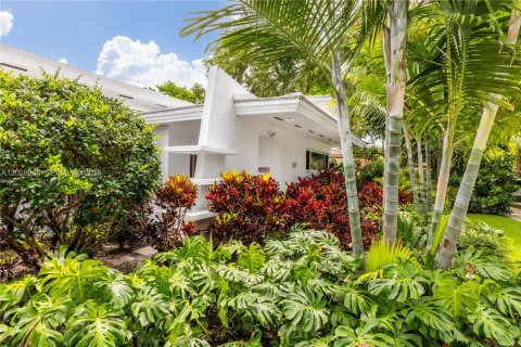 Villa ou maison à vendre à Miami Shores, Floride: 5 chambres, 294.87 m2 № 2085365 - photo 9