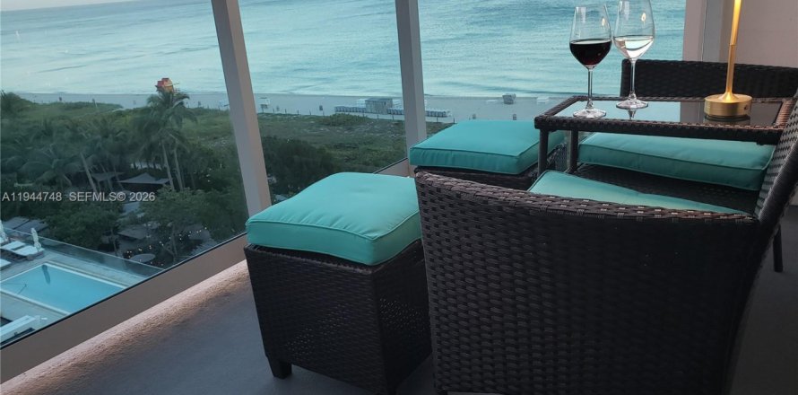 Condo in Miami Beach, Florida, 2 bedrooms  № 2052887