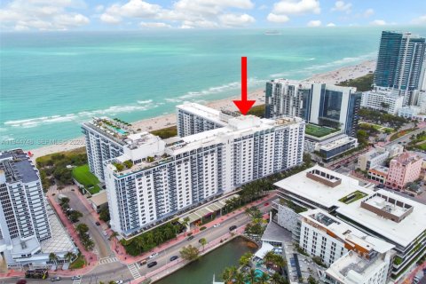 Condo in Miami Beach, Florida, 2 bedrooms  № 2052887 - photo 26