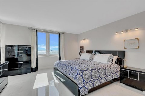 Condo in Miami Beach, Florida, 2 bedrooms  № 2052887 - photo 17