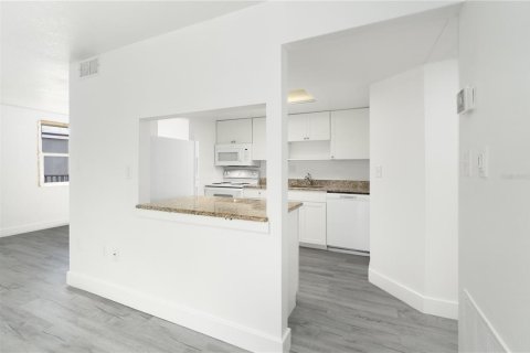 Condo à Port Charlotte, Floride, 2 chambres  № 2115913