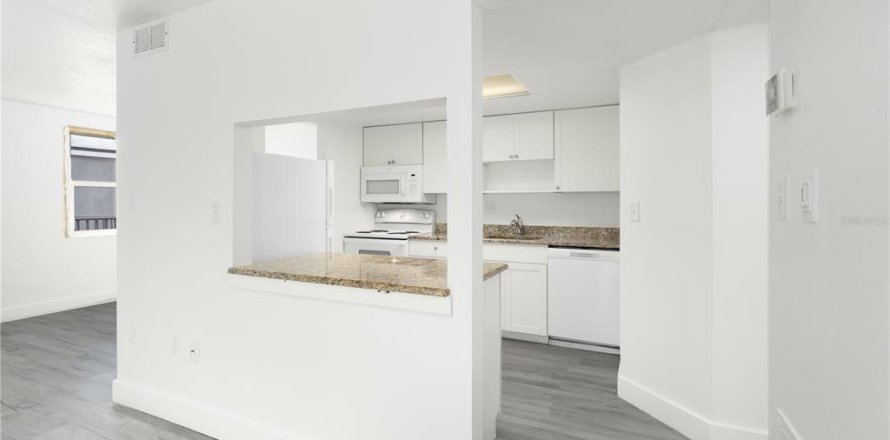 Condo à Port Charlotte, Floride, 2 chambres  № 2115913