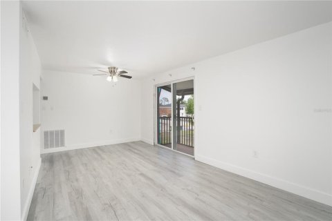 Copropriété à louer à Port Charlotte, Floride: 2 chambres, 89.19 m2 № 2115913 - photo 8