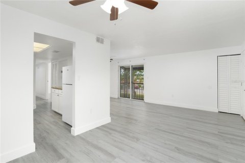 Copropriété à louer à Port Charlotte, Floride: 2 chambres, 89.19 m2 № 2115913 - photo 7