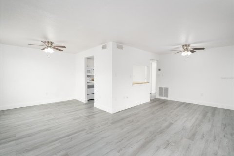 Copropriété à louer à Port Charlotte, Floride: 2 chambres, 89.19 m2 № 2115913 - photo 2