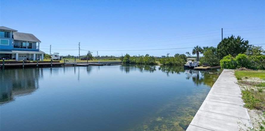 Land in Hernando Beach, Florida № 1136703