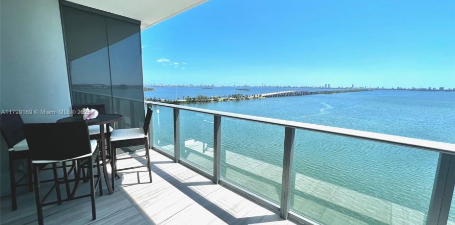 Condominio en Miami, Florida, 3 dormitorios  № 1861703