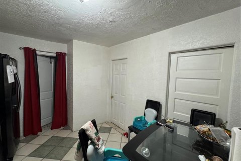 Propiedad comercial en venta en Orlando, Florida, 4 dormitorios, 129.51 m2 № 1607926 - foto 9