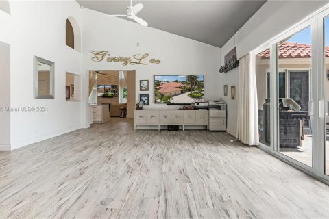 House in Fort Lauderdale, Florida 4 bedrooms, 354.61 sq.m. № 1421642 - photo 22