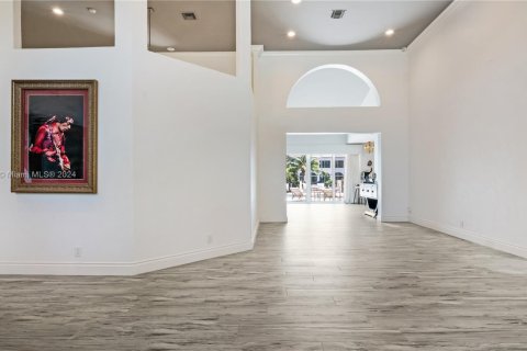 House in Fort Lauderdale, Florida 4 bedrooms, 354.61 sq.m. № 1421642 - photo 18