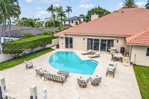 House in Fort Lauderdale, Florida 4 bedrooms, 354.61 sq.m. № 1421642 - photo 6