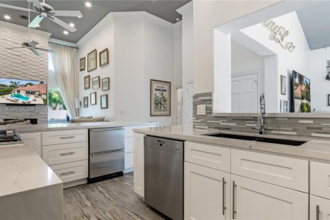 House in Fort Lauderdale, Florida 4 bedrooms, 354.61 sq.m. № 1421642 - photo 30