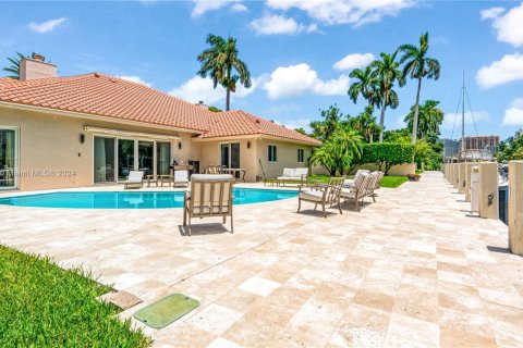 House in Fort Lauderdale, Florida 4 bedrooms, 354.61 sq.m. № 1421642 - photo 8