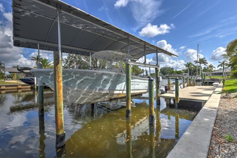 Villa ou maison à vendre à Port Charlotte, Floride: 3 chambres, 323.39 m2 № 2219246 - photo 5