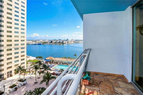 Condominio en Miami, Florida, 2 dormitorios  № 2302004