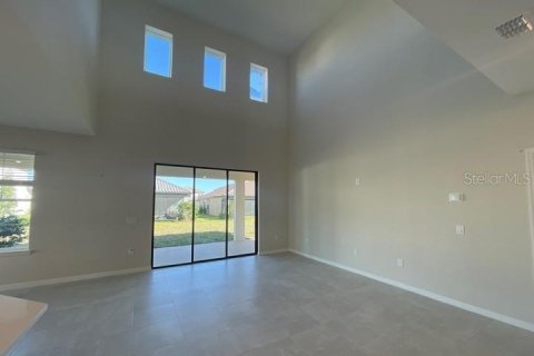 House in Kissimmee, Florida 5 bedrooms, 241.55 sq.m. № 1821081 - photo 9