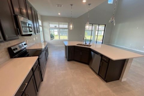House in Kissimmee, Florida 5 bedrooms, 241.55 sq.m. № 1821081 - photo 8
