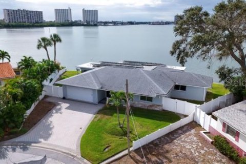 House in Saint Petersburg, Florida 4 bedrooms, 234.3 sq.m. № 2116178 - photo 22
