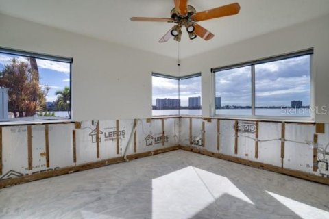 House in Saint Petersburg, Florida 4 bedrooms, 234.3 sq.m. № 2116178 - photo 28