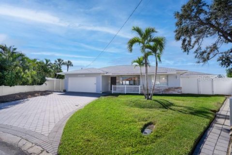 House in Saint Petersburg, Florida 4 bedrooms, 234.3 sq.m. № 2116178 - photo 6