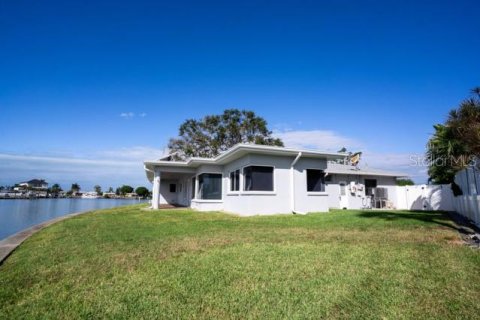 House in Saint Petersburg, Florida 4 bedrooms, 234.3 sq.m. № 2116178 - photo 10