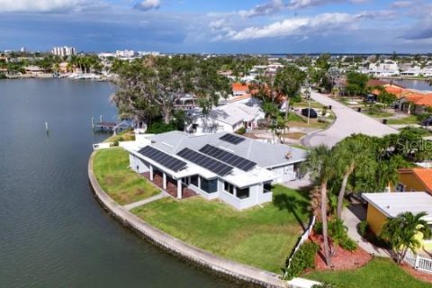 House in Saint Petersburg, Florida 4 bedrooms, 234.3 sq.m. № 2116178 - photo 18