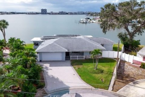 House in Saint Petersburg, Florida 4 bedrooms, 234.3 sq.m. № 2116178 - photo 20