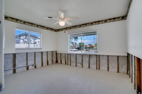 House in Saint Petersburg, Florida 4 bedrooms, 234.3 sq.m. № 2116178 - photo 26