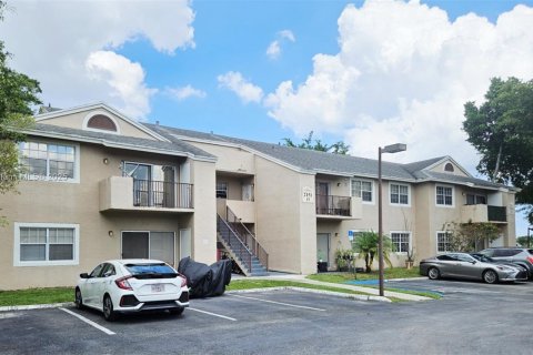 Condominio en venta en Pembroke Pines, Florida, 3 dormitorios, 101.54 m2 № 1742040 - foto 1
