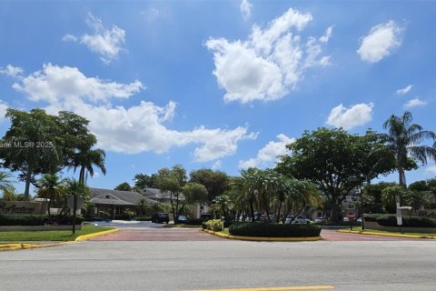 Condominio en venta en Pembroke Pines, Florida, 3 dormitorios, 101.54 m2 № 1742040 - foto 14