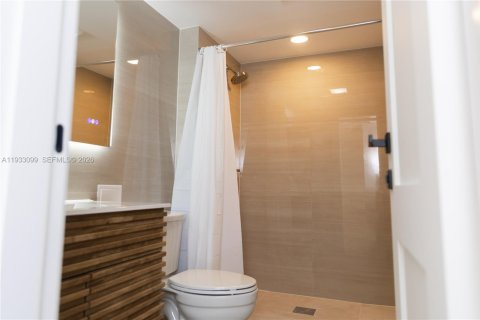 Condo in Aventura, Florida, 2 bedrooms № 2152465 - photo 24