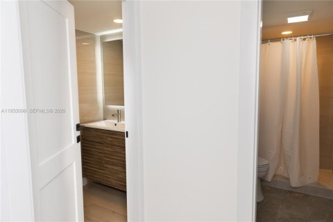 Condo in Aventura, Florida, 2 bedrooms № 2152465 - photo 3