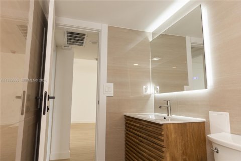 Condo in Aventura, Florida, 2 bedrooms № 2152465 - photo 20