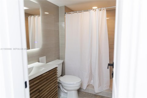 Condo in Aventura, Florida, 2 bedrooms № 2152465 - photo 18
