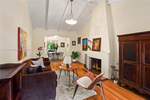House in Coral Gables, Florida 3 bedrooms, 188.5 sq.m. № 1739883 - photo 4