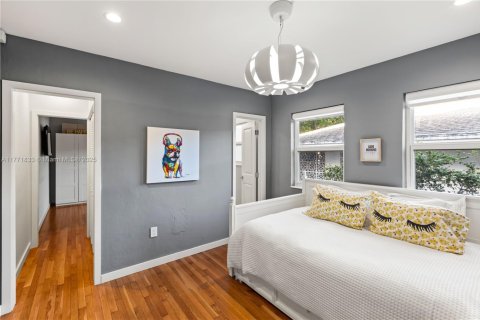House in Coral Gables, Florida 3 bedrooms, 188.5 sq.m. № 1739883 - photo 23