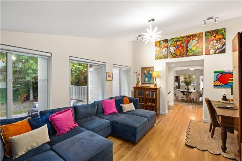 House in Coral Gables, Florida 3 bedrooms, 188.5 sq.m. № 1739883 - photo 14
