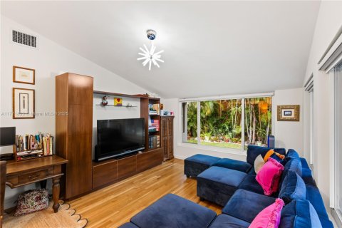 House in Coral Gables, Florida 3 bedrooms, 188.5 sq.m. № 1739883 - photo 15