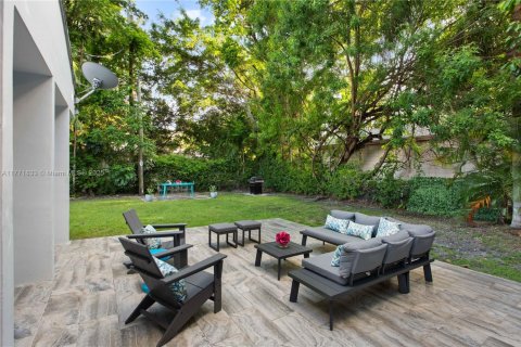 House in Coral Gables, Florida 3 bedrooms, 188.5 sq.m. № 1739883 - photo 19