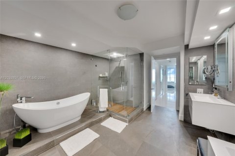 Condo in Aventura, Florida, 3 bedrooms  № 2253260 - photo 17