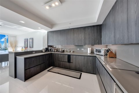 Condo in Aventura, Florida, 3 bedrooms  № 2253260 - photo 9