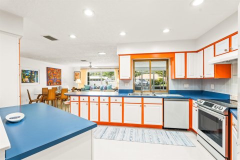 House in Hobe Sound, Florida 3 bedrooms, 216.37 sq.m. № 2363876 - photo 11
