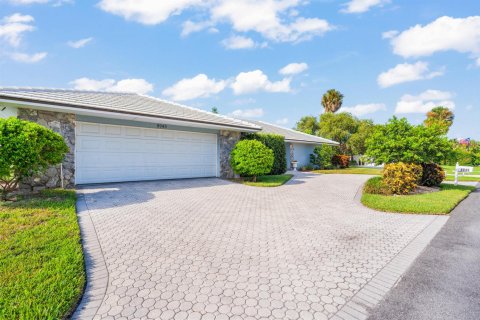 House in Hobe Sound, Florida 3 bedrooms, 216.37 sq.m. № 2363876 - photo 2