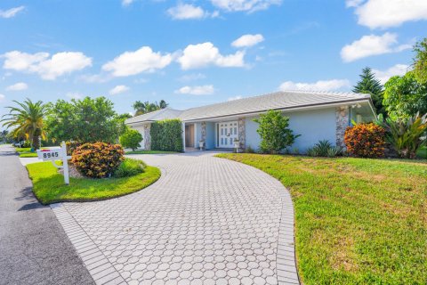 House in Hobe Sound, Florida 3 bedrooms, 216.37 sq.m. № 2363876