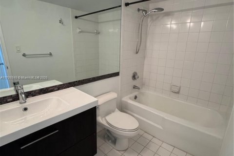 Copropriété à vendre à Miami Beach, Floride: 2 chambres, 95.69 m2 № 1958858 - photo 12