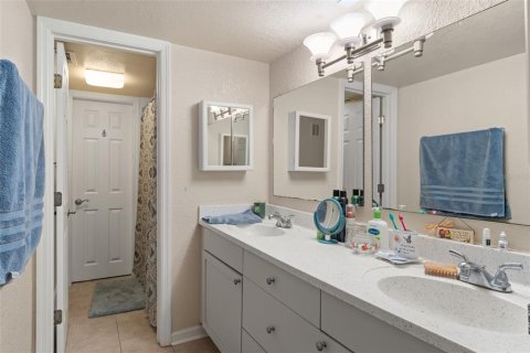 Condo in Orlando, Florida, 2 bedrooms  № 1643100 - photo 15