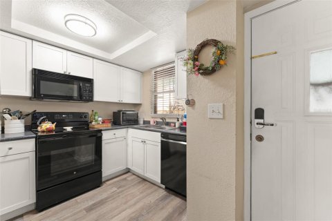 Condo in Orlando, Florida, 2 bedrooms  № 1643100 - photo 2