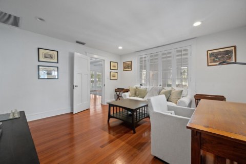 House in Palm Beach, Florida 4 bedrooms, 283.63 sq.m. № 2158409 - photo 7