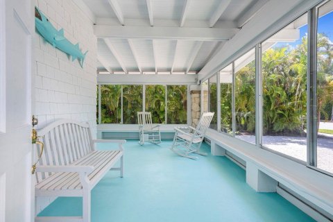 House in Palm Beach, Florida 4 bedrooms, 283.63 sq.m. № 2158409 - photo 3