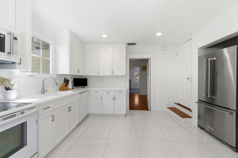 House in Palm Beach, Florida 4 bedrooms, 283.63 sq.m. № 2158409 - photo 12